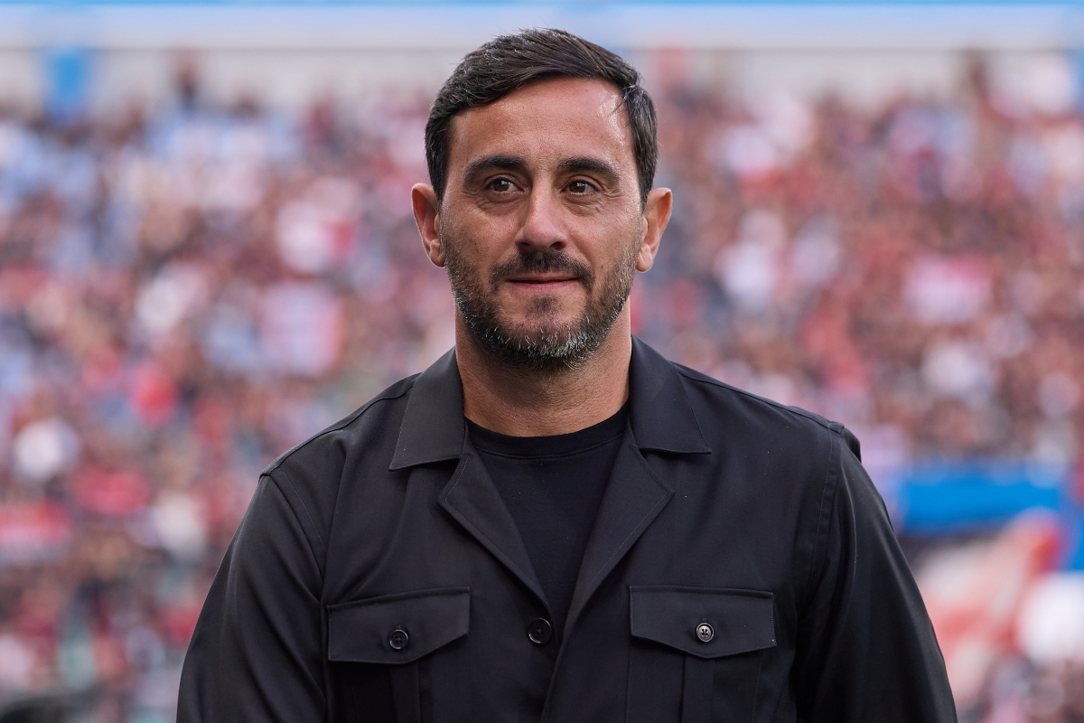 REGGIO NELL'EMILIA, ITÁLIA - 11 DE OUTUBRO: Alberto Aquilani treinador principal do US Sassuolo durante a partida da Série A entre US Sassuolo e AC Milan no Mapei Stadium - Citta' del Tricolore em 11 de outubro de 2026 em Reggiaio Italy'E. (Foto de Emmanuel Ciancaglini/Getty Images)