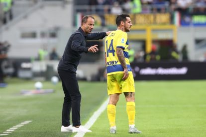 MILAN, ITALY - OCTOBER 10: Alberto Gilardino, Manager of Parma Calcio 1913, reacts with Emanuele Valeri of Parma Calcio 1913 during the Serie A match between FC Internazionale and Parma Calcio at Stadio Giuseppe Meazza on October 10, 2026 in Milan, Italy. (Photo by Marco Luzzani/Getty Images)