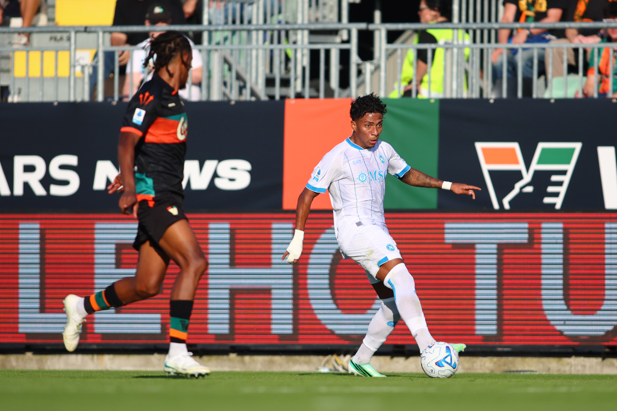 VENICE, ITALY - OCTOBER 17: Alisson Santos of SSC Napoli during the Serie A match between Venezia FC and SSC Napoli at Stadio Pier Luigi Penzo on October 17, 2026 in Venice, Italy. (Photo by Maurizio Lagana/Getty Images)
