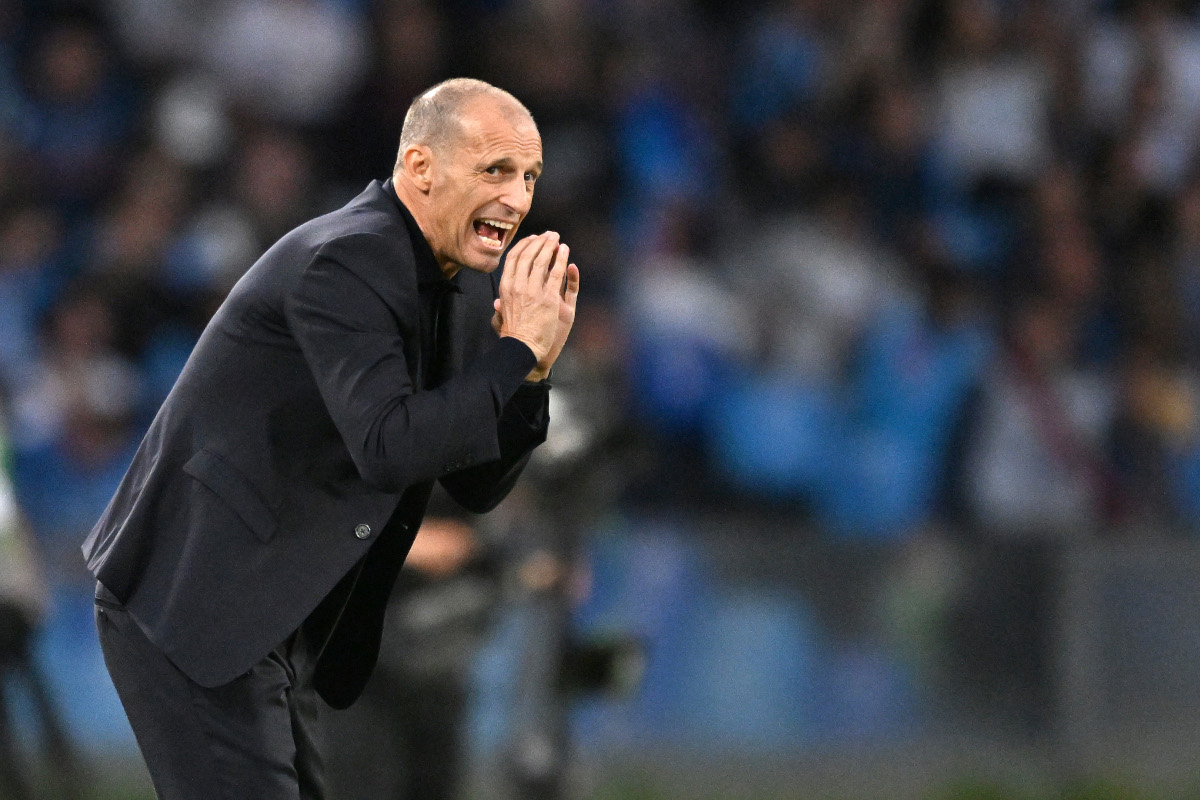 NÁPOLES, ITÁLIA - 24 DE OUTUBRO: Massimiliano Allegri técnico do SSC Napoli durante a partida da Série A entre SSC Napoli e AS Roma no Stadio Diego Armando Maradona em 24 de outubro de 2026 em Nápoles, Itália. (Foto: Francesco Pecoraro/Getty Images)