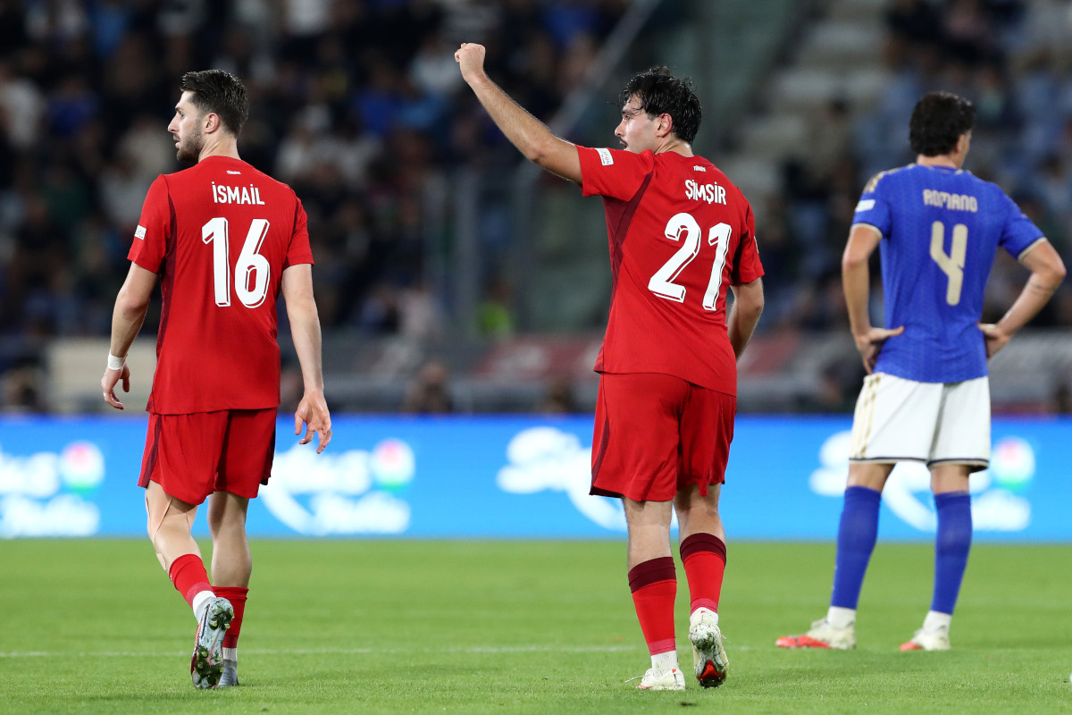 BOLONHA - 05 DE OUTUBRO: Arel Simcir da Turquia comemora o primeiro gol de seu time durante a partida da fase de grupos da Liga das Nações 2026/27 da UEFA entre Itália e Türkiye no Estádio Renato Dall'Ara em 05 de outubro de 2026 em Bolonha. (Foto de Marco Luzzani/Getty Images)