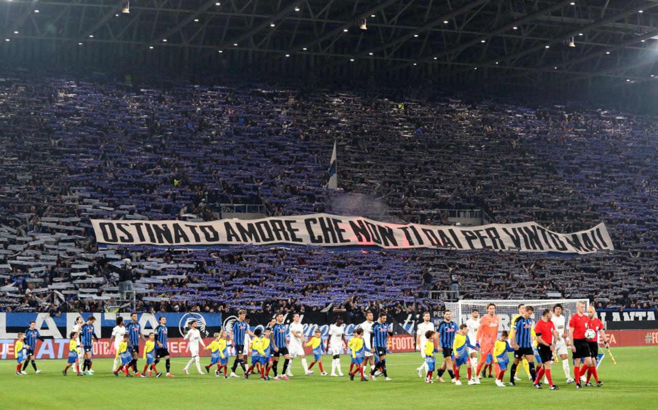 BERGAMO, ITÁLIA - 15 DE OUTUBRO: Jogadores do Atlanta BC e do Pafos FC partem antes da partida MD1 da UEFA Conference League 2026/27 League Stage entre Atlanta BC e Pafos FC no Stadio di Bergamo em 15 de outubro de 2026 em Bergamo, Itália. (Foto de Marco Luzzani/Getty Images)