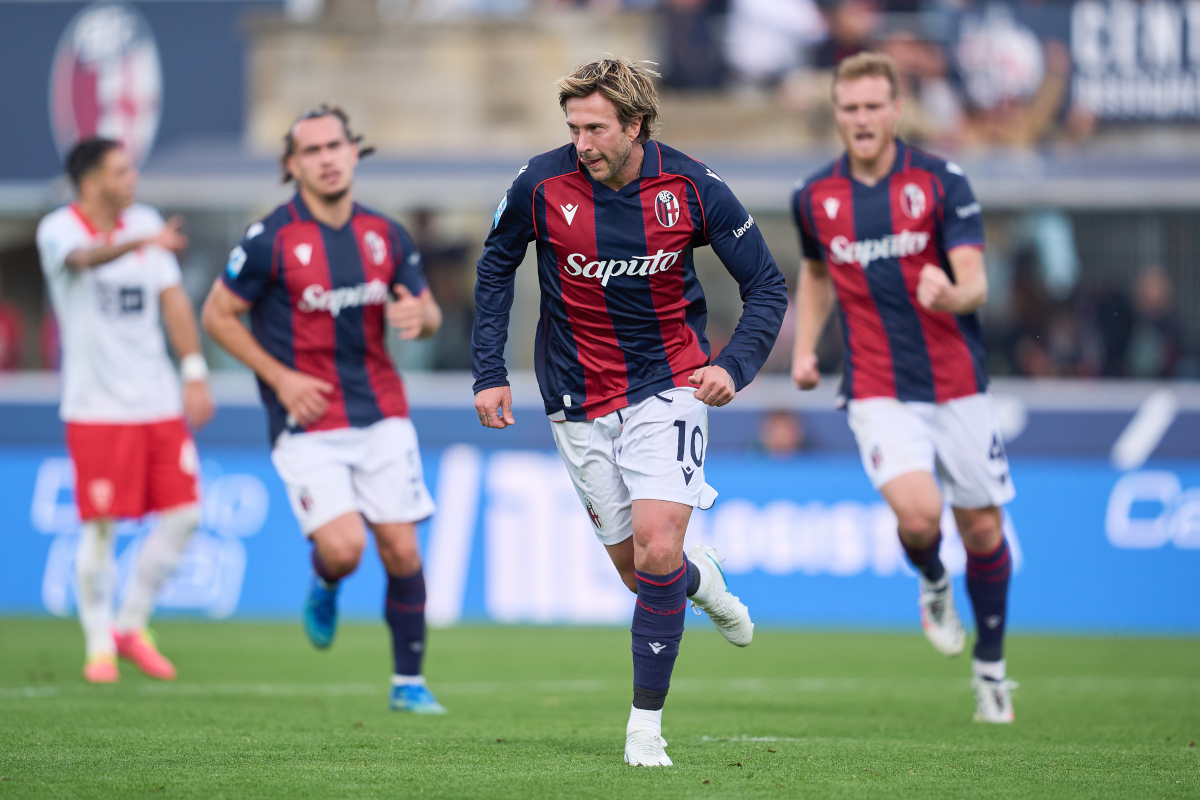 ITÁLIA - 31 DE OUTUBRO: Federico Bernardeschi do Bologna FC comemora marcar o segundo gol de seu time durante a partida da Série A entre Bologna FC e AC Monza no Stadio Renato Dal Aura em 31 de outubro de 2026 na Itália. (Foto de Emmanuel Ciancaglini/Getty Images)