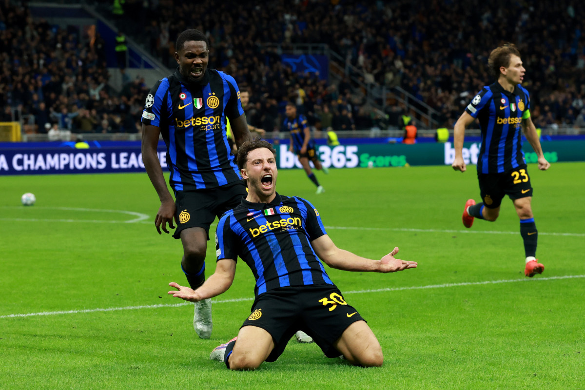 MILÃO, ITÁLIA - 21 DE OUTUBRO: Carlos Augusto do FC Internazionale Milano comemora marcar o primeiro gol de seu time durante a partida da Fase MT3 da Liga dos Campeões da UEFA 2026/27 entre o FC Internazionale Milano e o FC Shakhtar Donetsk. (Foto de Cláudio Villa/Getty Images)