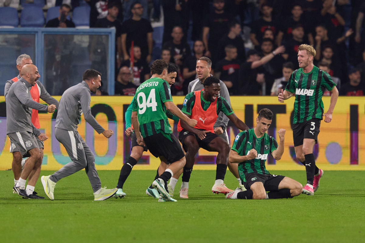 REGGIO NELL'EMILIA, ITÁLIA - 11 DE OUTUBRO: Cass Odental do US Sassuolo 1c durante a partida da Série A entre US Sassuolo e AC Milan no Mapei Stadium - Citta del Tricolore em 11 de outubro de 2026 em Reggio nell'Emilia, Itália. (Foto de Emmanuel Ciancaglini/Getty Images)
