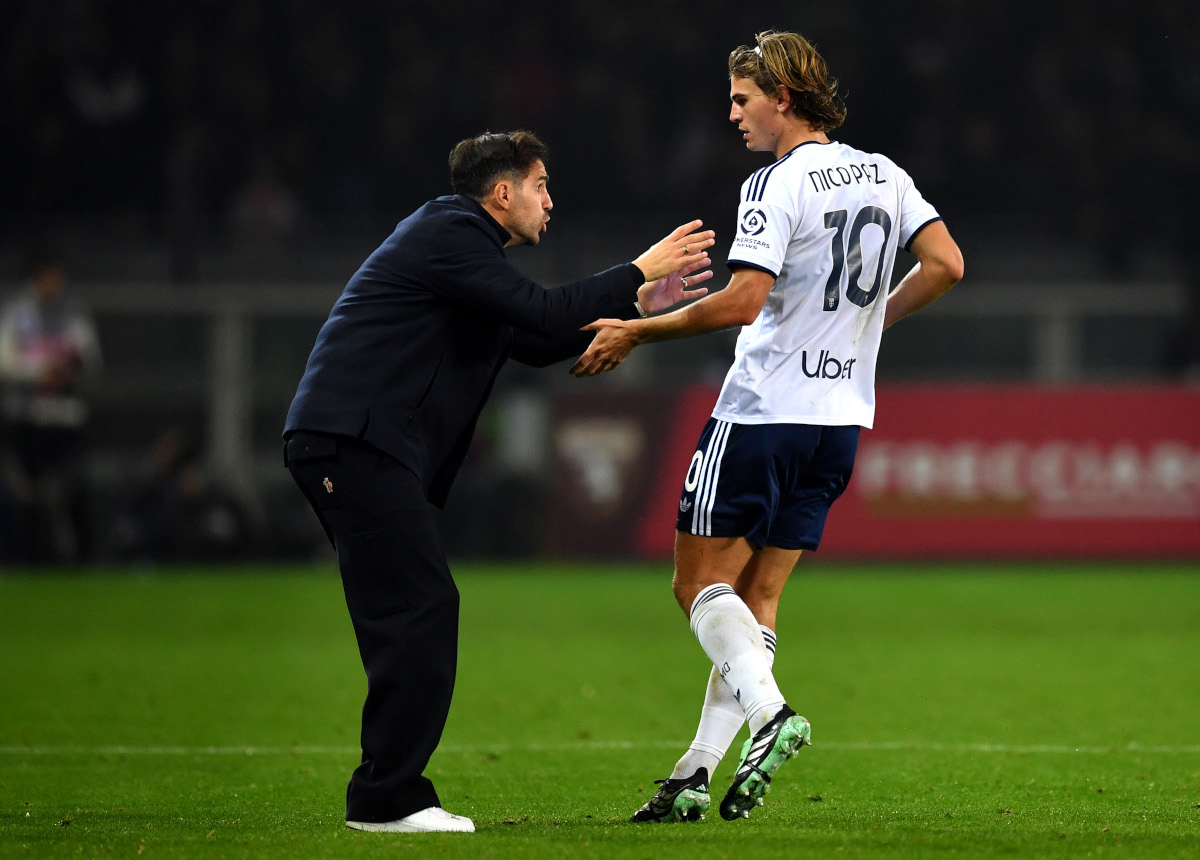 TURIN, ITALY - OCTOBER 27: Cesc Fabregas, Manager of Como 1907, gives instructions to Nico Paz of Como 1907 during the Serie A match between Torino FC and Como 1907 at Stadio Olimpico Grande Torino on October 27, 2026 in Turin, Italy. (Photo by Valerio Pennicino/Getty Images)