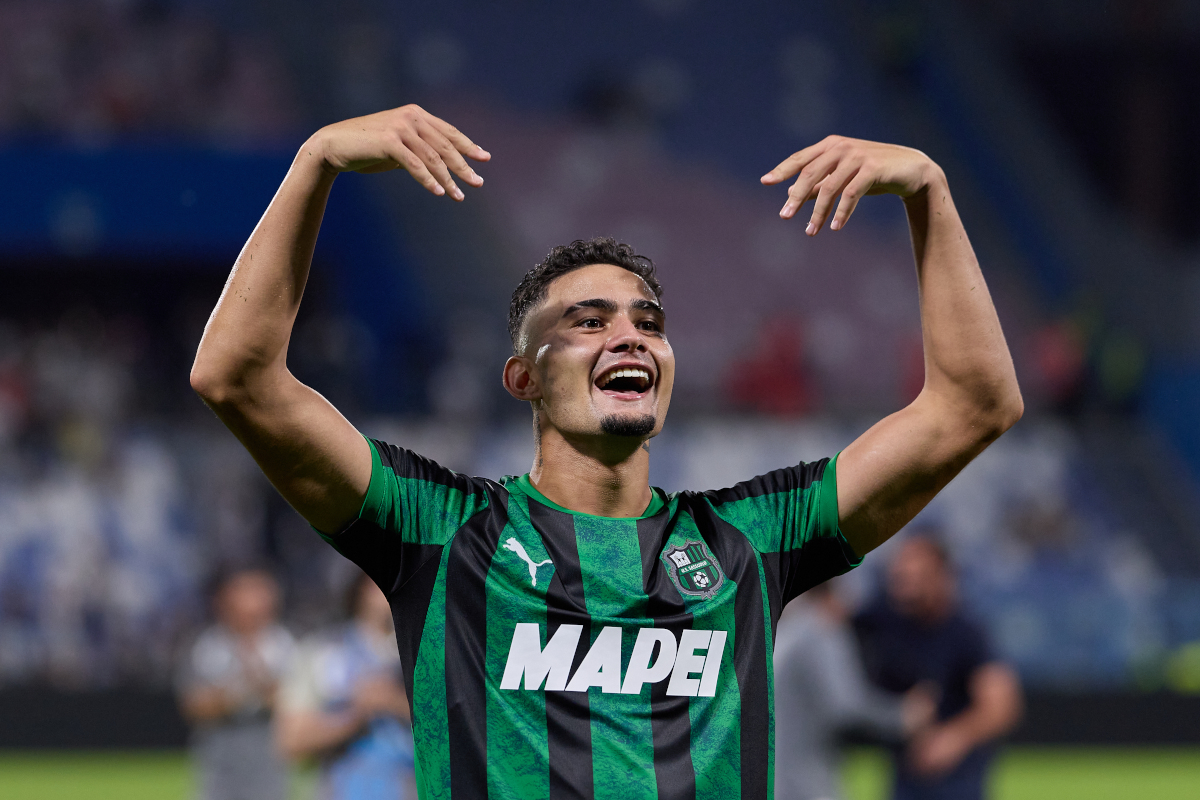 REGGIO NELL'EMILIA, ITALY - SEPTEMBER 13: Simone Cinquegrano of US Sassuolo celebrates winning the match against Juventus during the Serie A match between US Sassuolo and Juventus at Mapei Stadium - Citta' del Tricolore on September 13, 2026 in Reggio nell'Emilia, Italy. (Photo by Emmanuele Ciancaglini/Getty Images)