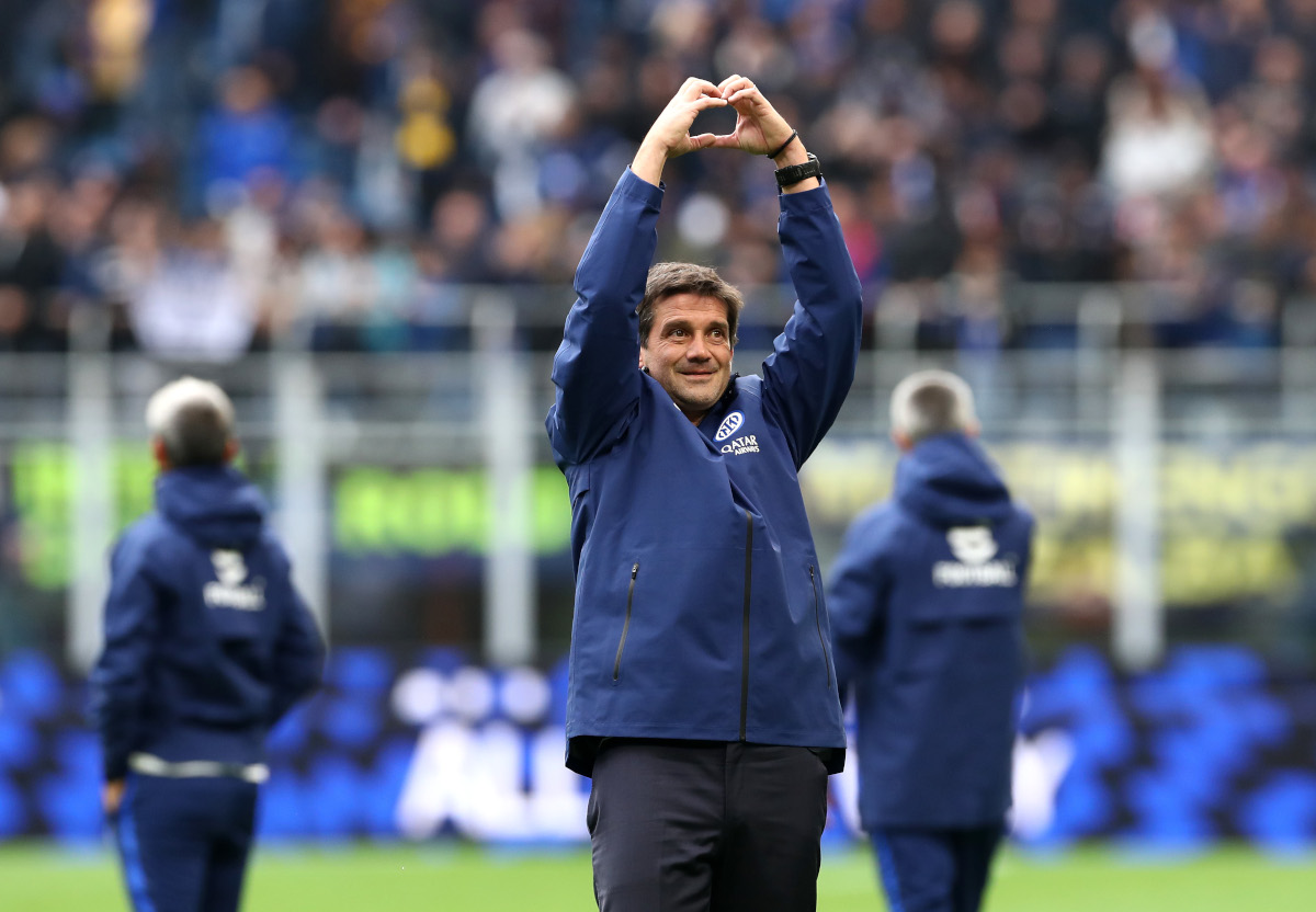 MILAN, ITALY - OCTOBER 25: Cristian Chivu, Manager of FC Internazionale Milano, celebrates after the Serie A match between FC Internazionale and ACF Fiorentina at Stadio Giuseppe Meazza on October 25, 2026 in Milan, Italy. (Photo by Marco Luzzani/Getty Images)