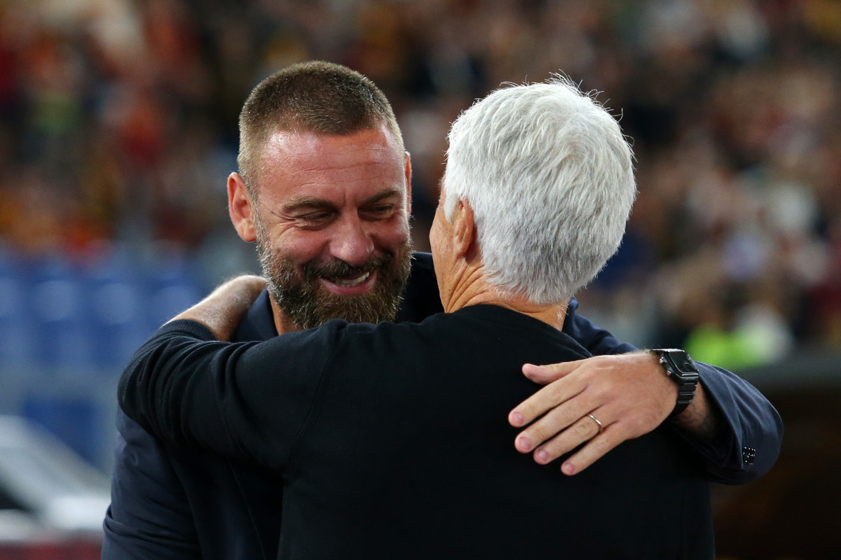 ROME, ITALY - OCTOBER 17: Daniele De Rossi, Manager of Genoa CFC and Gian Piero Gasperini, Manager of AS Roma, embrace before the Serie A match between AS Roma and Genoa CFC at Stadio Olimpico on October 17, 2026 in Rome, Italy. (Photo by Paolo Bruno/Getty Images)