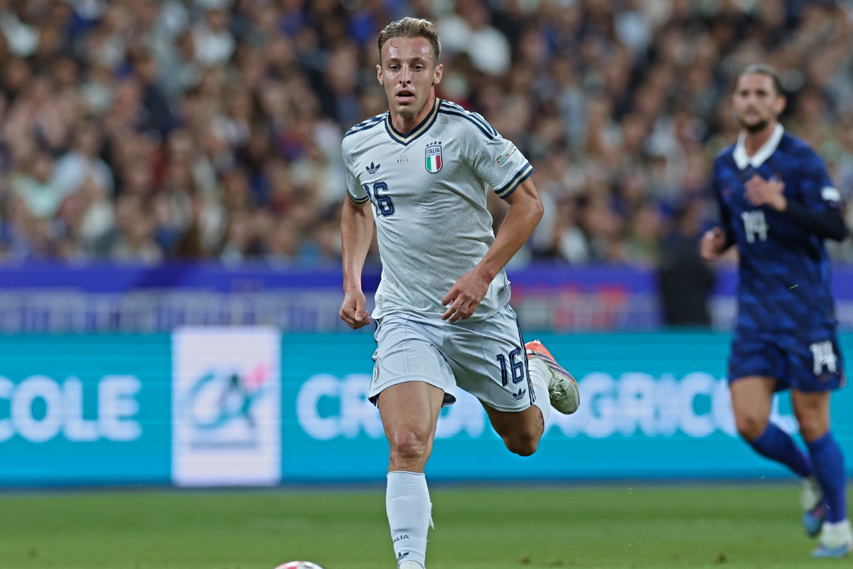 Italy midfielder Davide Frattesi playing against France in the Nations League MD3 in Paris (@azzurri)