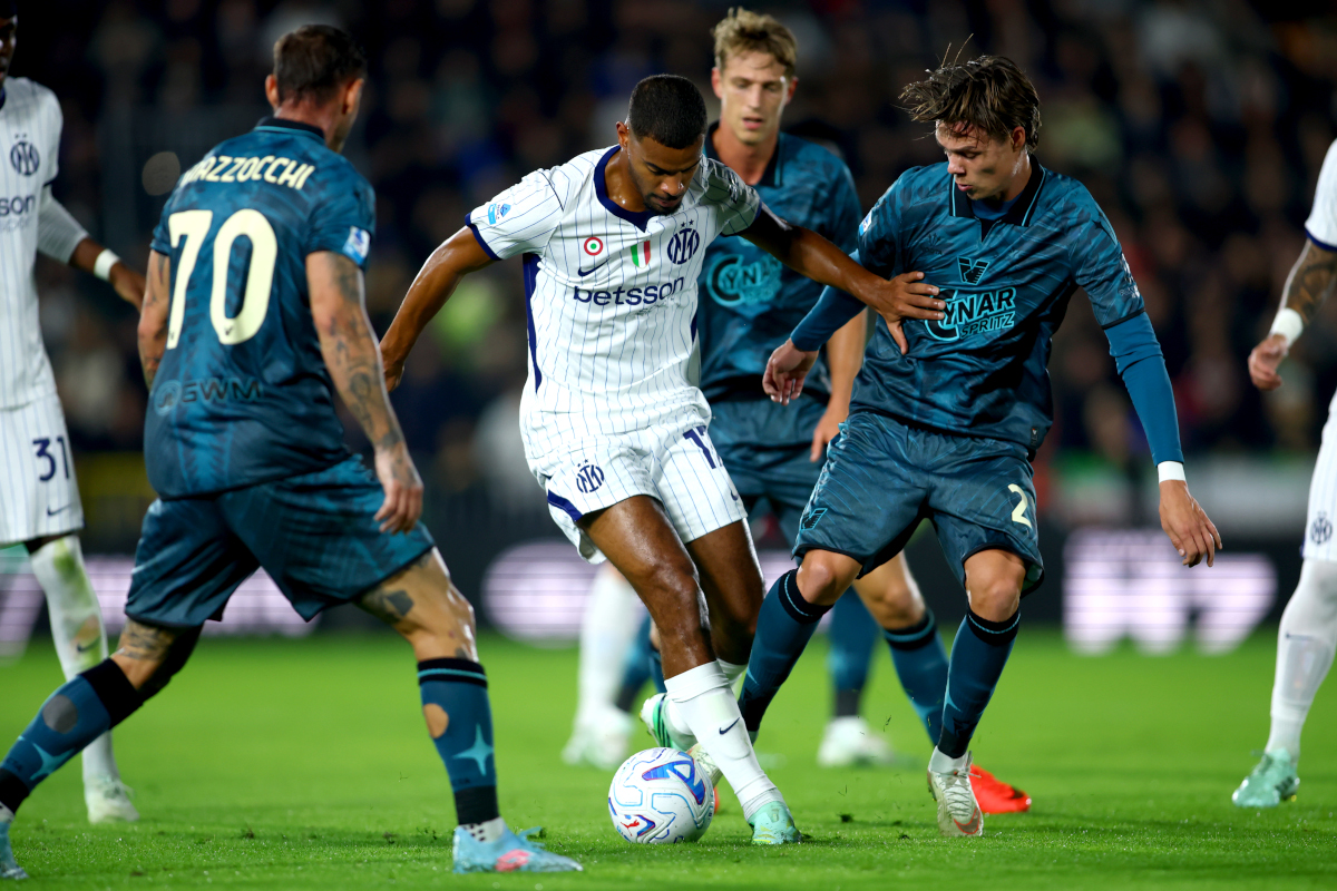 VENICE, ITALY - OCTOBER 28: Thorir Helgason of Venezia FC competes for the ball with Andy Diouf of FC Internazionale during the Serie A match between Venezia FC and FC Internazionale at Stadio Pier Luigi Penzo on October 28, 2026 in Venice, Italy. (Photo by Maurizio Lagana/Getty Images)