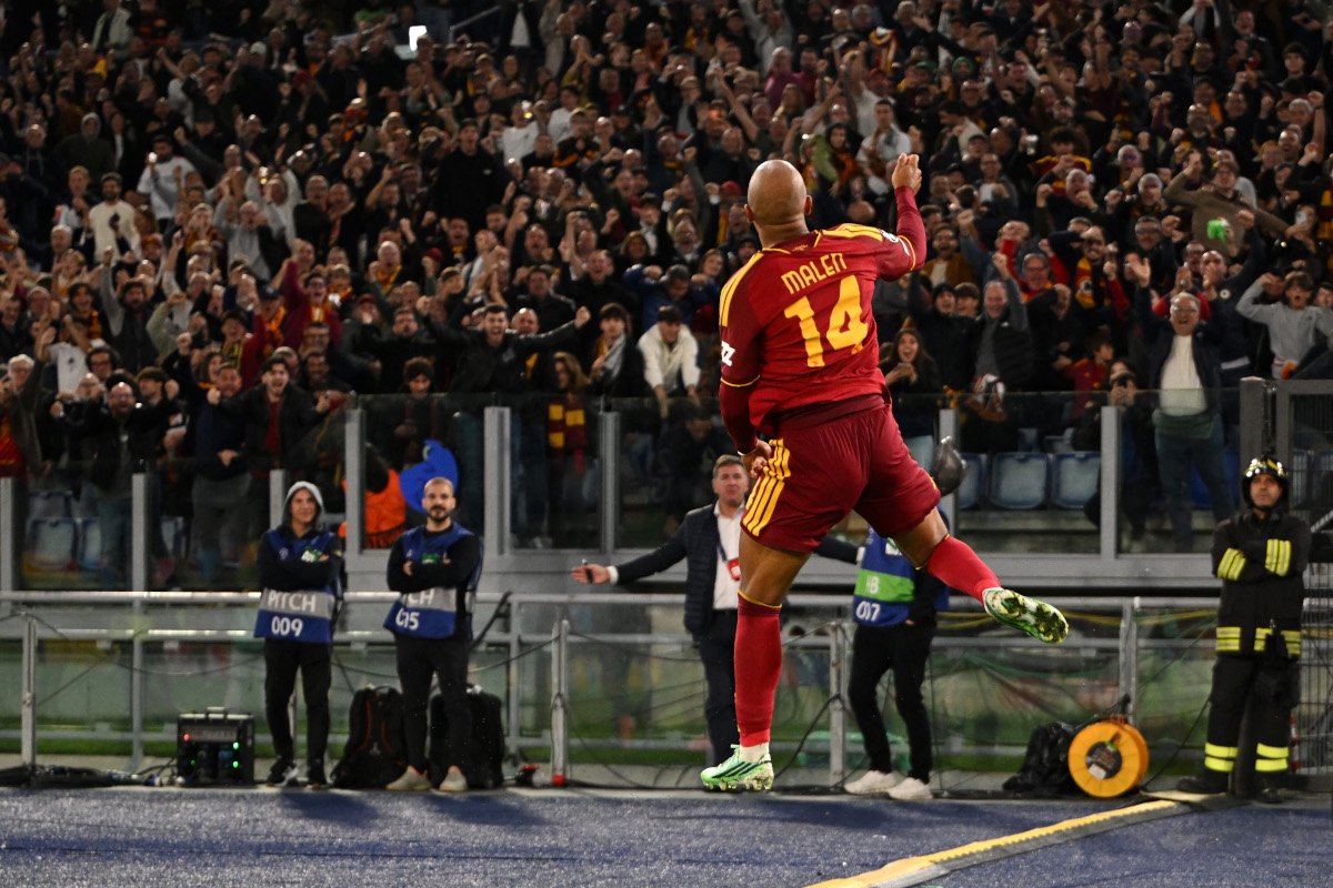 ROME, ITALY - OCTOBER 14: Donyell Malen of AS Roma celebrates scoring his team’s second goal during the UEFA Champions League 2026/27 League Phase MD2 match between AS Roma and Real Madrid C.F. at Stadio Olimpico on October 14, 2026 in Rome, Italy. (Photo by Tullio M. Puglia/Getty Images)