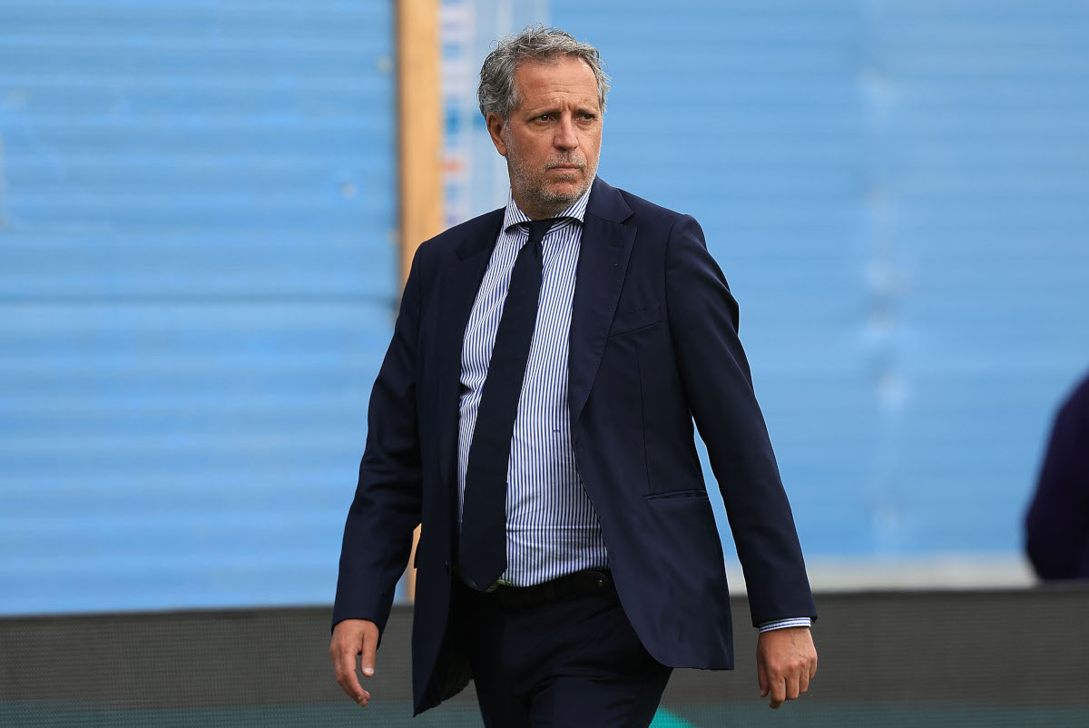 FLORENÇA, ITÁLIA - 18 DE OUTUBRO: Fabio Paradisi da ACF Fiorentina observa durante a partida da Série A entre ACF Fiorentina e Como 1907 no Stadio Artemio Franchi em 18 de outubro de 2026 em Florença, Itália. (Foto de Gabriel Maltindi/Getty Images)