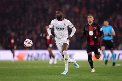 BOURNEMOUTH, ENGLAND - OCTOBER 22: Fikayo Tomori of AC Milan runs with the ball during the UEFA Europa League 2026/27 League Phase MD3 match between AFC Bournemouth and AC Milan at Bournemouth Stadium on October 22, 2026 in Bournemouth, England. (Photo by Ryan Pierse/Getty Images)