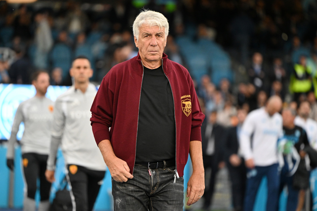 NÁPOLES, ITÁLIA - 24 DE OUTUBRO: O técnico da Roma, Gian Piero Gasperini, antes da partida da Série A entre SSC Napoli e AS Roma no Stadio Diego Armando Maradona em 24 de outubro de 2026 em Nápoles, Itália. (Foto: Francesco Pecoraro/Getty Images)