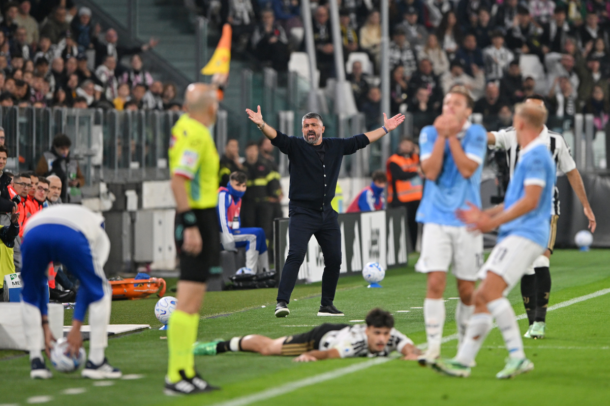 TURIM, ITÁLIA - 18 DE OUTUBRO: O técnico da SS Lazio, Gennaro, reage durante a partida da Série A entre Juventus e SS Lazio no Allianz Stadium em 18 de outubro de 2026 em Torino, Itália. (Foto de Chris Rico/Getty Images)