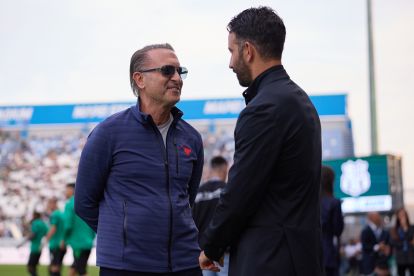 REGGIO NELL'EMILIA, ITALY - OCTOBER 11: Gerry Cardinale of AC Milan talks with Ruben Amorim Head Coach of AC Milan prior to the Serie A match between US Sassuolo and AC Milan at Mapei Stadium - Citta' del Tricolore on October 11, 2026 in Reggio nell'Emilia, Italy. (Photo by Emmanuele Ciancaglini/Getty Images)