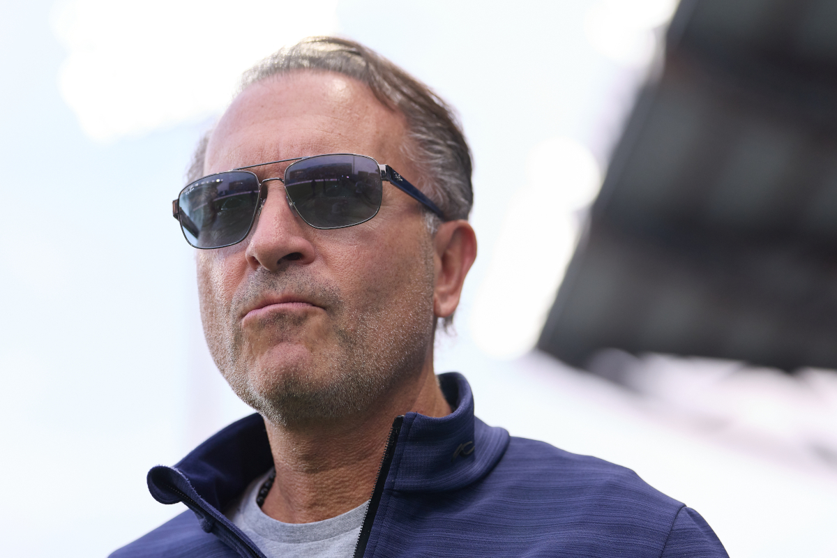 REGGIO NELL'EMILIA, ITÁLIA - 11 DE OUTUBRO: Gerry Cardinale do AC Milan assiste à partida da Série A entre US Sassuolo e AC Milan no Mapei Stadium - Citta' del Tricolore em 11 de outubro de 2026 em Reggiaio Nelli, Itália. (Foto de Emmanuel Ciancaglini/Getty Images)