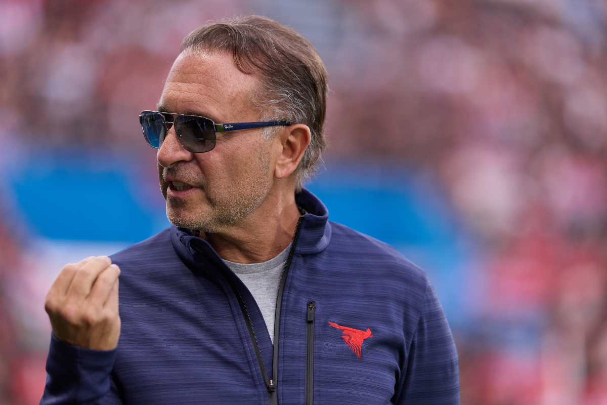 REGGIO NELL'EMILIA, ITÁLIA - 11 DE OUTUBRO: Gerry Cardinale do AC Milan reage antes da partida da Série A entre US Sassuolo e AC Milan no Mapei Stadium - Citta' del Tricolore em 11 de outubro de 2026 em Reggio nell'E, Itália. (Foto de Emmanuel Ciancaglini/Getty Images)