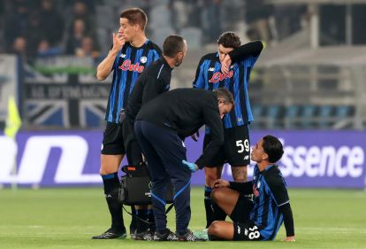 BERGAMO, ITALY - OCTOBER 15: Giacomo Raspadori of Atalanta BC picks up an injury and is later substituted during the UEFA Conference League 2026/27 League Phase MD1 match between Atalanta BC and Pafos FC at Stadio di Bergamo on October 15, 2026 in Bergamo, Italy. (Photo by Marco Luzzani/Getty Images)
