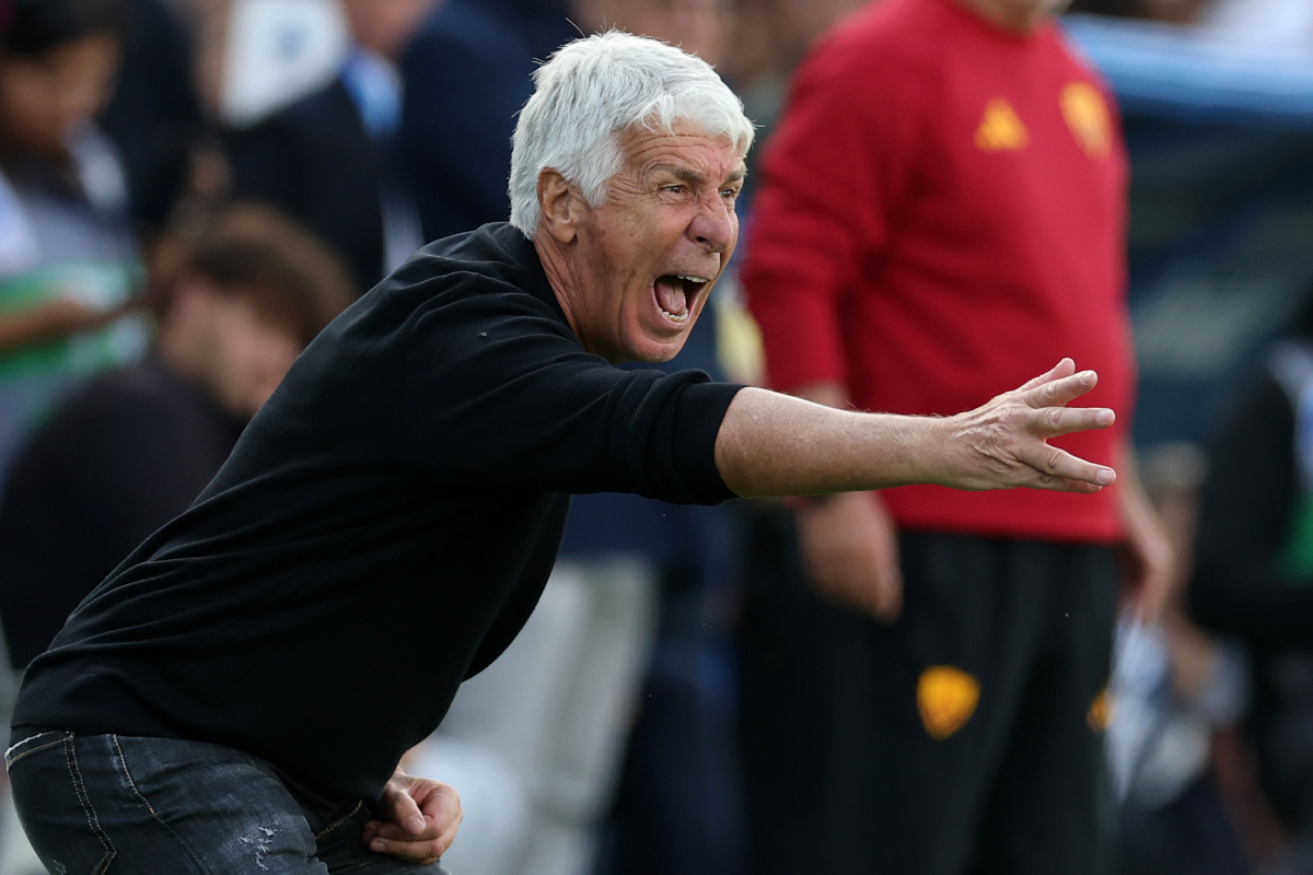 ITÁLIA - 11 DE OUTUBRO: O técnico da AS Roma, Gian Piero Gasperini, reage durante a partida da Série A entre Como 1907 e AS Roma no Estádio Giuseppe Sinigaglia em 11 de outubro de 2026 na Itália. (Foto de Cláudio Villa/Getty Images)