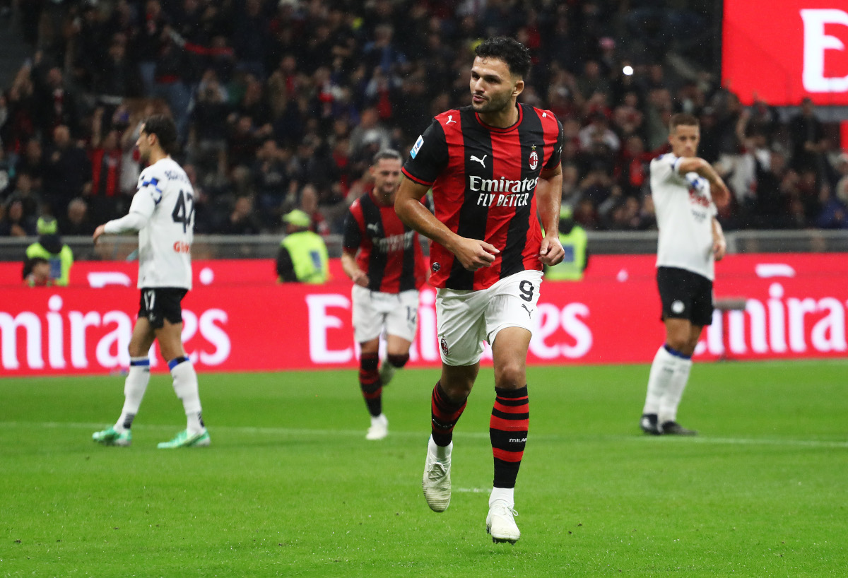 ITÁLIA - 18 DE OUTUBRO: Gonçalo Ramos do AC Milan comemora marcar o primeiro gol de seu time durante a partida da Série A entre AC Milan e Atalanta PC no Stadio Giuseppe Mesa em 18 de outubro de 2026 na Itália. (Foto de Marco Luzzani/Getty Images)