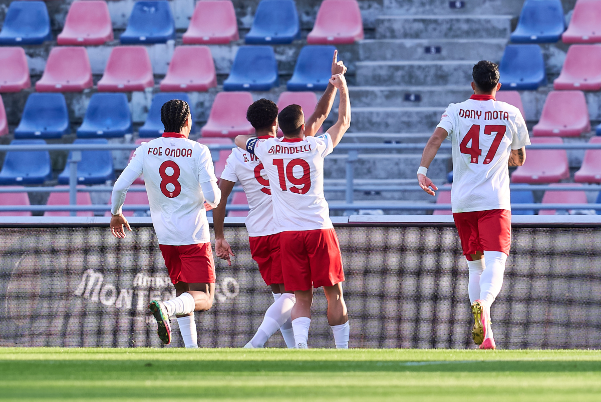 ITÁLIA - 31 DE OUTUBRO: Gustavo Varela do AC Monza comemora depois de marcar o primeiro gol de seu time durante a partida da Série A entre Bologna FC e AC Monza no Stadio Renato dal Aura em 31 de outubro de 2026 na Itália. (Foto de Emmanuel Ciancaglini/Getty Images)