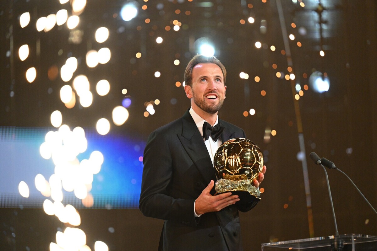 لوتشيانو سباليتي يشيد بتتويج هاري كين بالكرة الذهبية لعام 2026