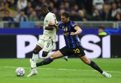 MILAN, ITALY - OCTOBER 13: Carlos Forbs of Club Brugge KV is challenged by Hakan Calhanoglu of FC Internazionale Milano during the UEFA Champions League 2026/27 League Phase MD2 match between FC Internazionale Milano and Club Brugge KV at Stadio San Siro on October 13, 2026 in Milan, Italy. (Photo by Claudio Villa/Getty Images)