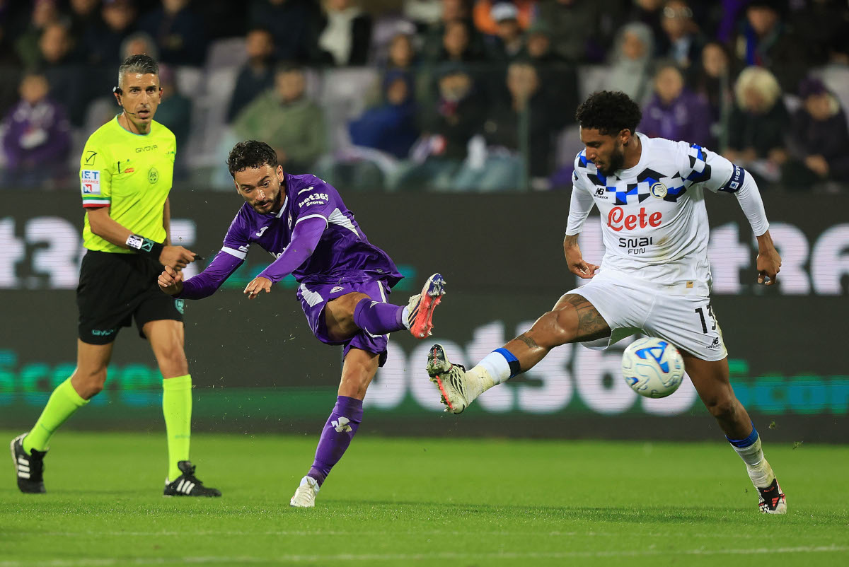 FLORENÇA, ITÁLIA - 29 DE OUTUBRO: João Mario da ACF Fiorentina em ação durante a partida da Série A entre ACF Fiorentina e Atlanta BC no Stadio Artemio Franchi em 29 de outubro de 2026 em Florença, Itália. (Foto de Gabriel Maltindi/Getty Images)