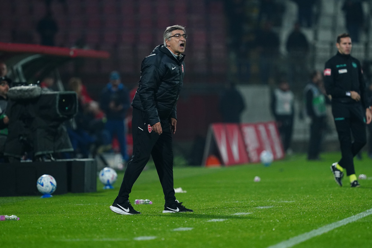 ITÁLIA - 28 DE OUTUBRO: Ivan Juric, técnico do AC Monza gesticula durante a partida da Série A entre AC Monza e SSC Napoli no U-Power Stadium em 28 de outubro de 2026 na Itália. (Foto de Pier Marco Tacca/Getty Images)
