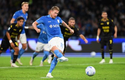 NAPLES, ITALY - OCTOBER 10: Kevin De Bruyne of SSC Napoli scores a penalty for his team’s first goal during the Serie A match between SSC Napoli and Frosinone Calcio at Stadio Diego Armando Maradona on October 10, 2026 in Naples, Italy. (Photo by Francesco Pecoraro/Getty Images)