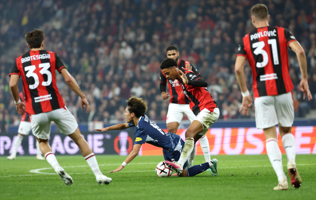 SALZBURG, AUSTRIA - OCTOBER 15: Sota Kitano of FC Red Bull Salzburg is challenged by Koni De Winter of AC Milan during the UEFA Europa League 2026/27 League Phase MD2 match between FC Salzburg and AC Milan at Stadion Salzburg on October 15, 2026 in Salzburg, Austria. (Photo by Jasmin Walter/Getty Images)