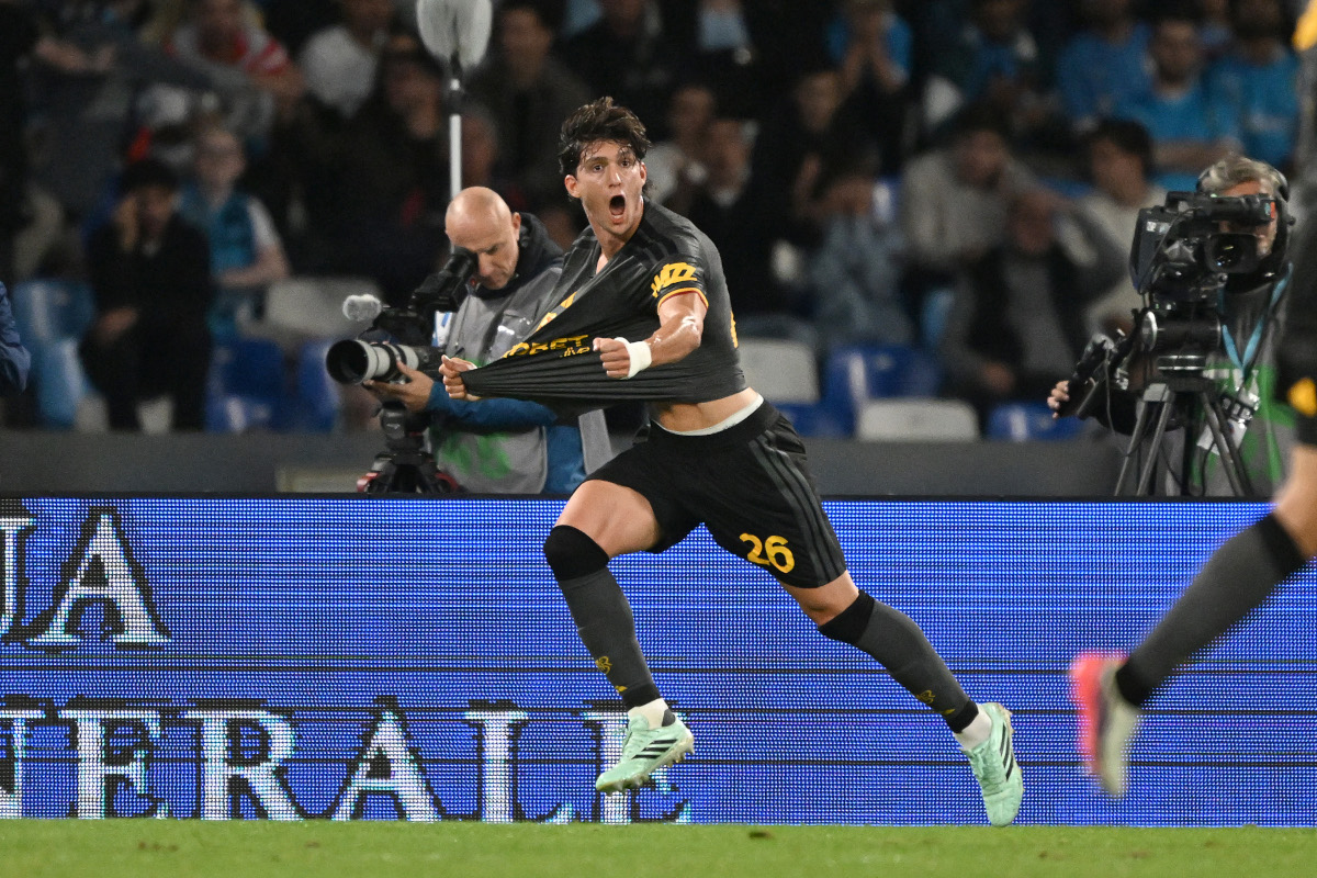 NAPLES, ITALY - OCTOBER 24: Leonardo Balerdi of AS Roma celebrates after scoring his team's second goal during the Serie A match between SSC Napoli and AS Roma at Stadio Diego Armando Maradona on October 24, 2026 in Naples, Italy. (Photo by Francesco Pecoraro/Getty Images)