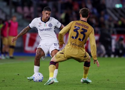 BOLOGNA, ITALY - OCTOBER 17: Luis Henrique of FC Internazionale Milano is challenged by Juan Miranda of Bologna FC 1909 during the Serie A match between Bologna FC and FC Internazionale at Stadio Renato Dall'Ara on October 17, 2026 in Bologna, Italy. (Photo by Emmanuele Ciancaglini/Getty Images)