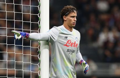 ITALY - OCTOBER 18: Marco Carnesecchi of Atalanta BC gives instructions during the Serie A match between AC Milan and Atalanta BC at Stadio Giuseppe Meazza on October 18, 2026 in Italy. (Photo by Marco Luzzani/Getty Images)