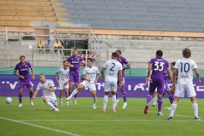 FLORENCE, ITALY - OCTOBER 18: Marin Pongracic of ACF Fiorentina scores a goal during the Serie A match between ACF Fiorentina and Como 1907 at Stadio Artemio Franchi on October 18, 2026 in Florence, Italy. (Photo by Gabriele Maltinti/Getty Images)