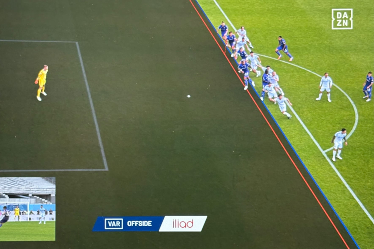 Gol de Marin Pongracic anulado para a Fiorentina por impedimento contra o Como após mau funcionamento do SAOT (via Lega Serie A e DAZN Italia)