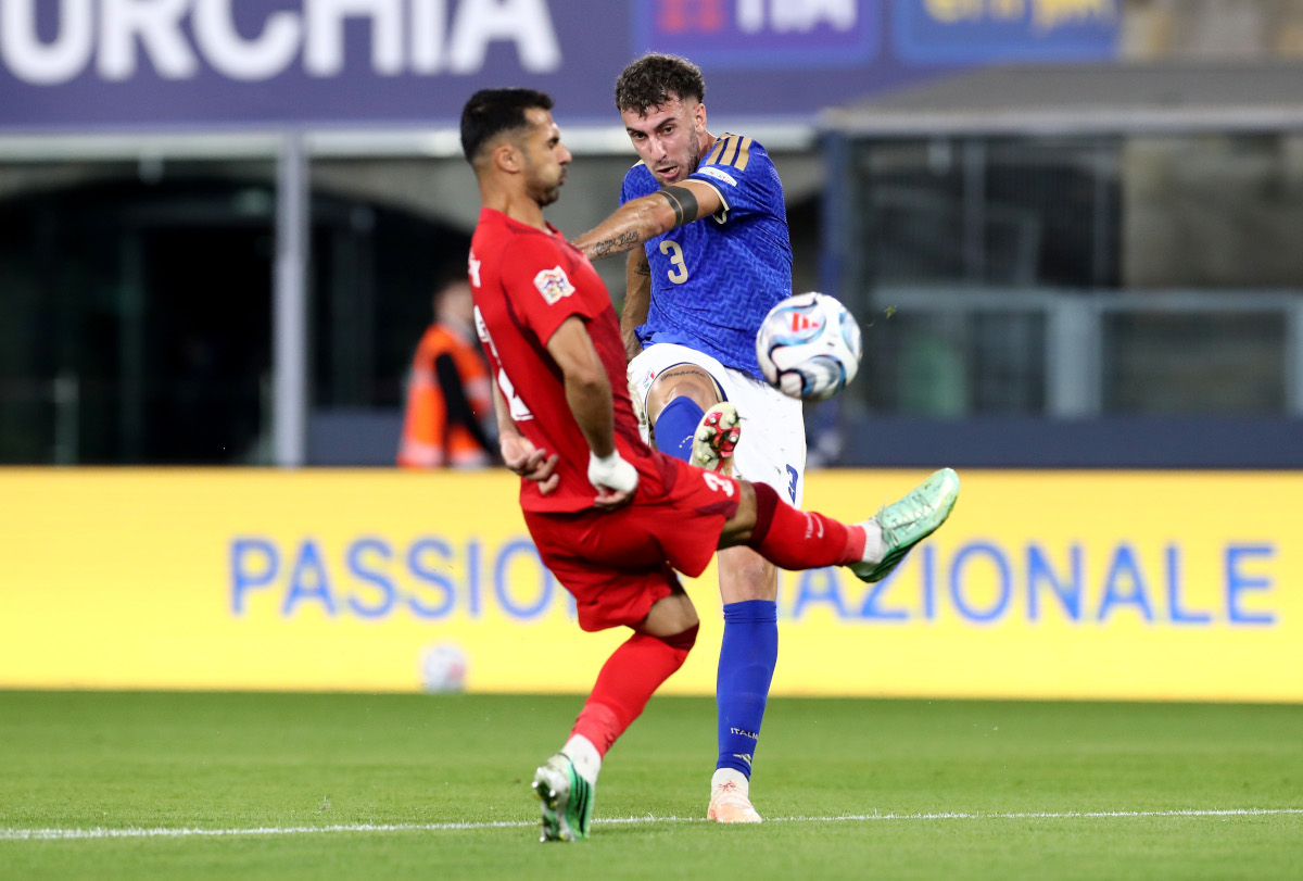 BOLONHA - 05 DE OUTUBRO: Matteo Ruggeri da Itália atira durante a partida da fase de grupos da Liga das Nações 2026/27 da UEFA no Estádio Renato Dall'Ara em 05 de outubro de 2026 em Bolonha. (Foto de Marco Luzzani/Getty Images)