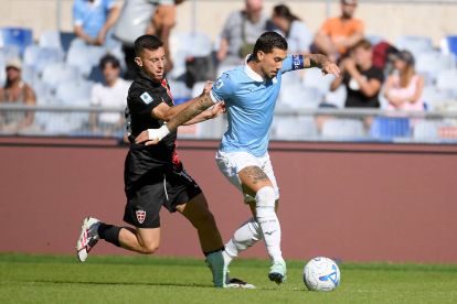 ROME, ITALY - OCTOBER 11: Mattia Zaccagni of SS Lazio competes for the ball with Samuele Birindelli of AC Monza during the Serie A match between SS Lazio and AC Monza at Stadio Olimpico on October 11, 2026 in Rome, Italy. (Photo by Marco Rosi - SS Lazio/Getty Images)
