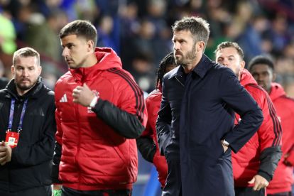 ITALY - OCTOBER 21: Michael Carrick, Manager of Manchester United, at half time during the UEFA Champions League 2026/27 League Phase MD3 match between Como 1907 and Manchester United at Giuseppe Sinigaglia Stadium on October 21, 2026 in Italy. (Photo by Marco Luzzani/Getty Images)