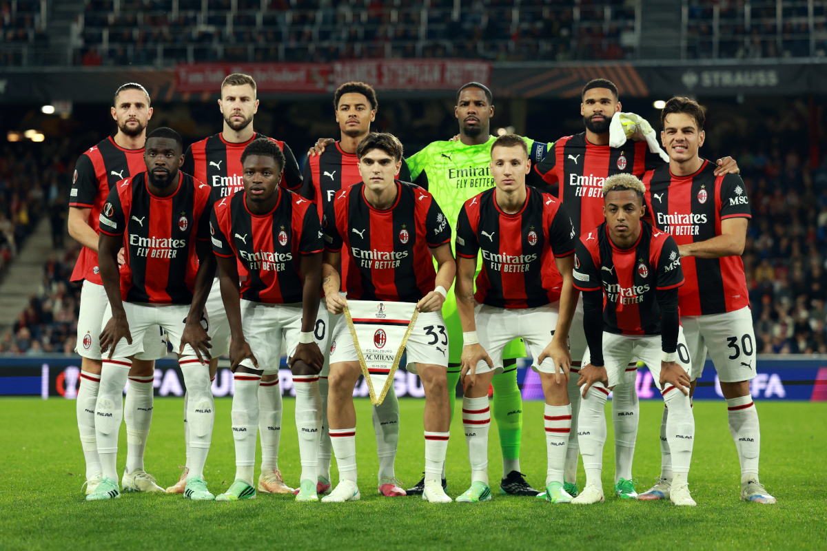 SALZBURGO, ÁUSTRIA - 15 DE OUTUBRO: Jogadores do AC Milan posam para uma foto de grupo antes da partida da Fase MT2 da UEFA Europa League 2026/27 entre FC Salzburg e AC Milan no Stadion Salzburg em 15 de outubro de 2026 em Salzburgo, Áustria. (Foto de Jasmine Walter/Getty Images)
