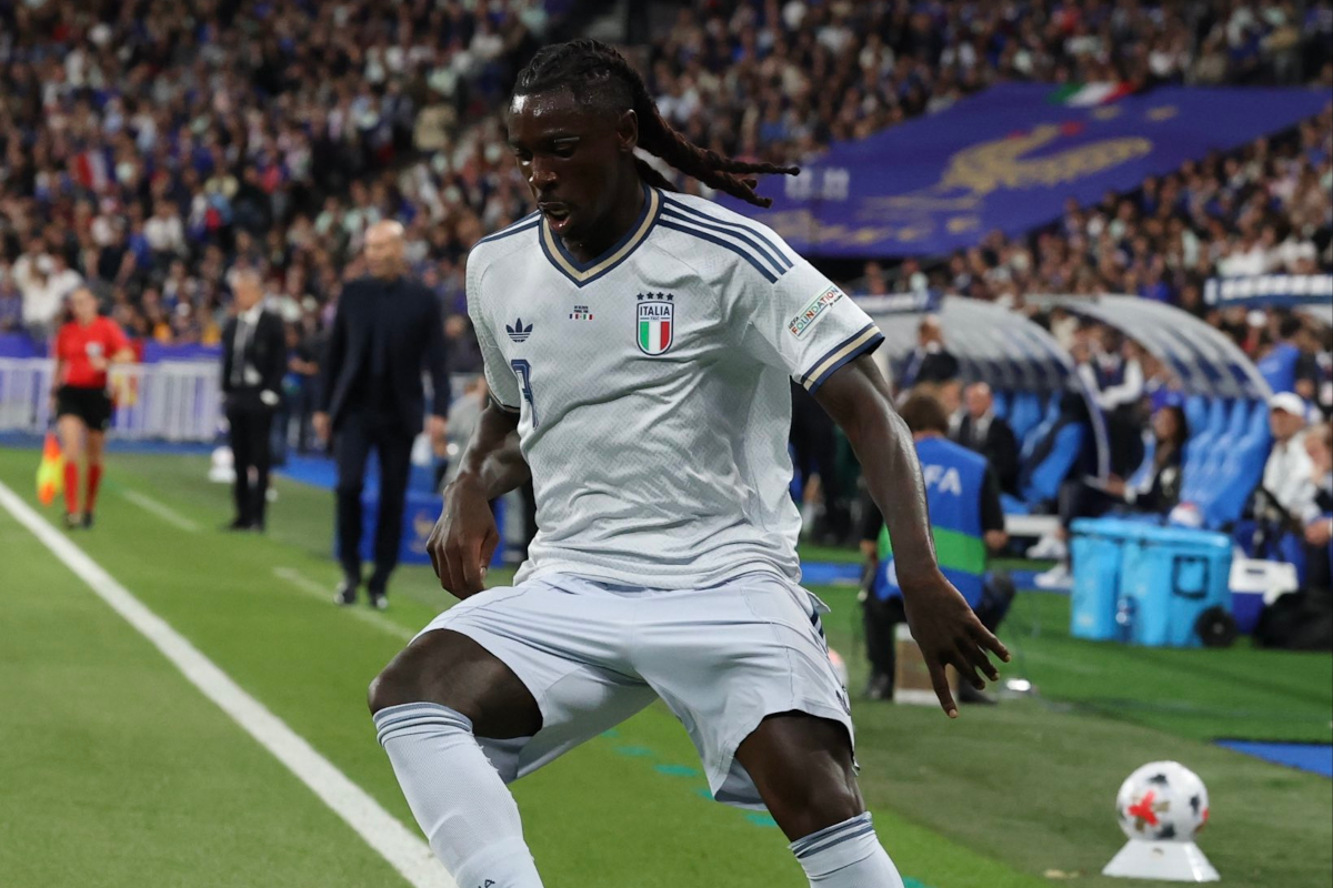 Moise Kean playing for Italy against France in the Nations League (@azzurri)