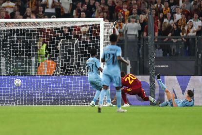ROME, ITALY - OCTOBER 20: Nahuel Molina of AS Roma scores his team’s second goal during the UEFA Champions League 2026/27 League Phase MD3 match between AS Roma and SK Slovan Bratislava at Stadio Olimpico on October 20, 2026 in Rome, Italy. (Photo by Paolo Bruno/Getty Images)