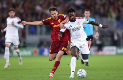 ROME, ITALY - OCTOBER 14: Vinicius Junior of Real Madrid is challenged by Niccolo Pisilli of AS Roma during the UEFA Champions League 2026/27 League Phase MD2 match between AS Roma and Real Madrid C.F. at Stadio Olimpico on October 14, 2026 in Rome, Italy. (Photo by Paolo Bruno/Getty Images)