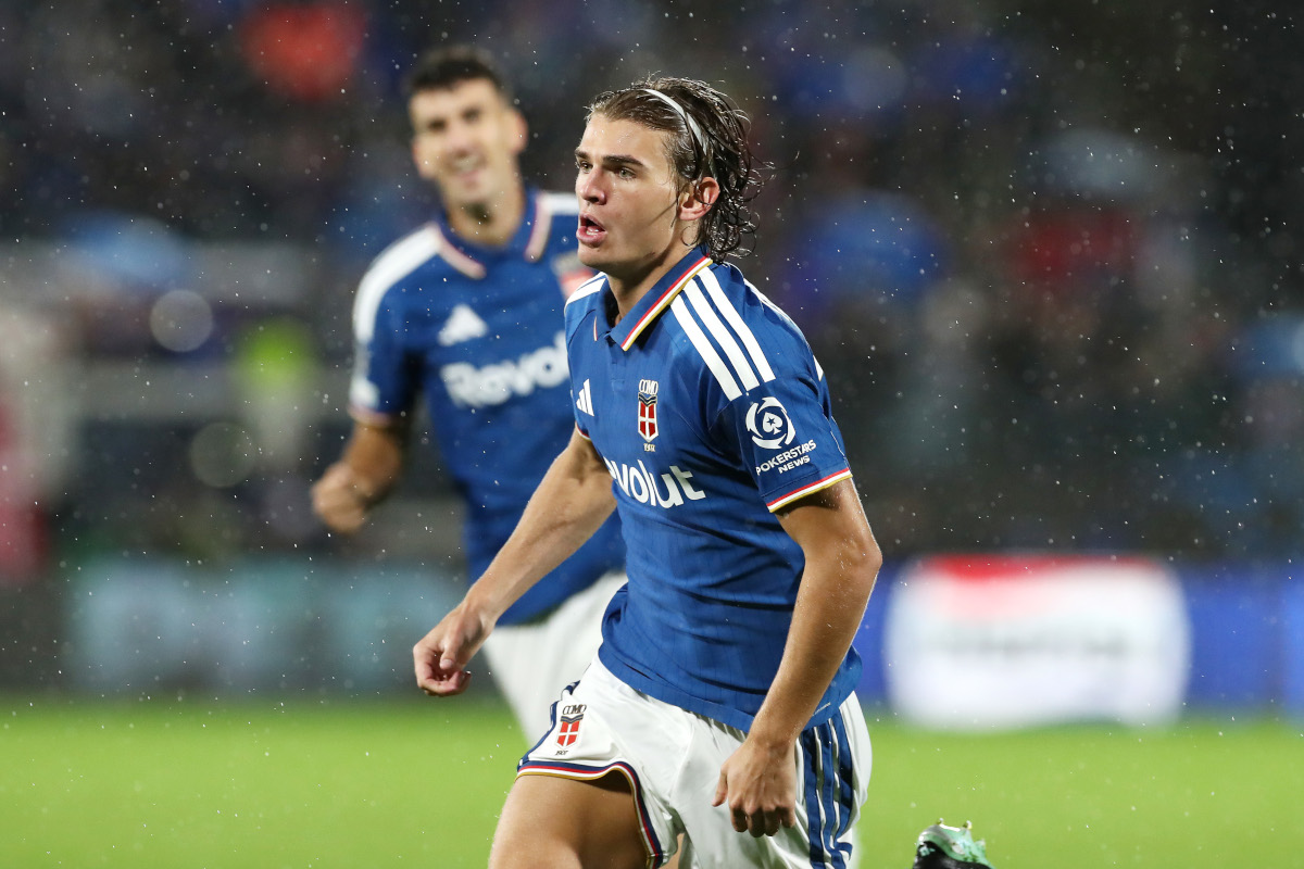 21 DE OUTUBRO: Nico Paz do Como 1907 comemora o primeiro gol de seu time durante a partida MD3 da Fase MD3 da UEFA Champions League 2026/27 entre Como 1907 e Manchester United no Estádio Giuseppe Sinigaglia em 21 de outubro de 2026 na Itália. (Foto de Marco Luzzani/Getty Images)