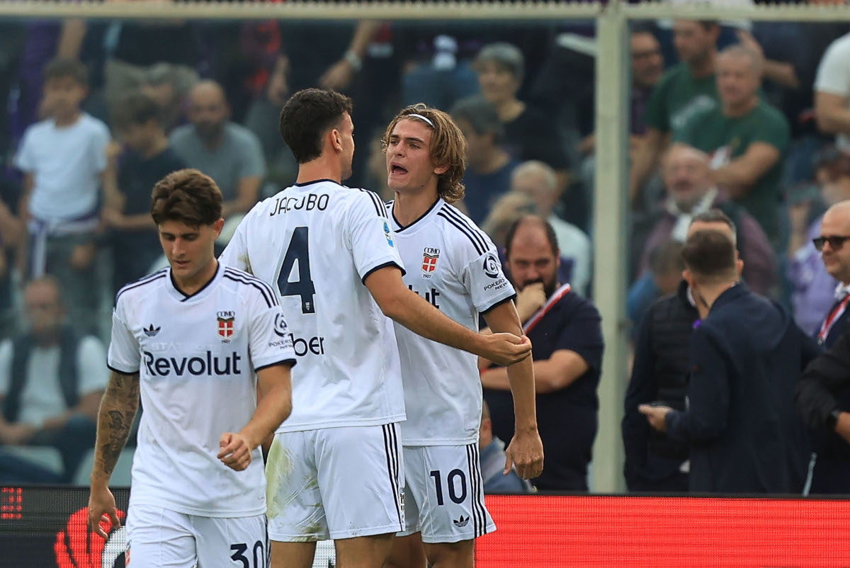 FLORENÇA, ITÁLIA - 18 DE OUTUBRO: Nico Paz de Como 1907 comemora marcar um gol durante a partida da Série A entre ACF Fiorentina e Como 1907 no Stadio Artemio Franchi em 18 de outubro de 2026 em Florença, Itália. (Foto de Gabriel Maltindi/Getty Images)