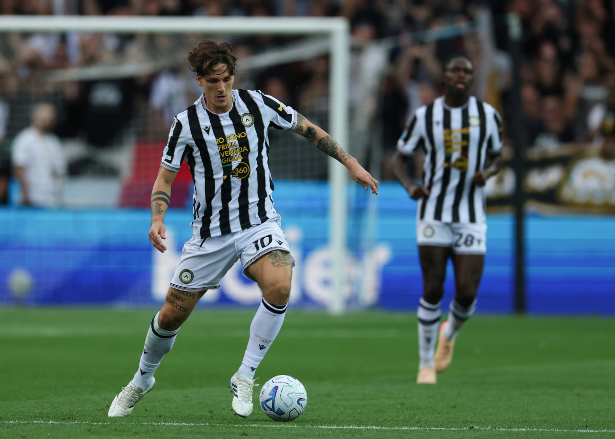 Udine, Itália - 22 de agosto: Nicolo Zaniolo da Udinese em ação durante a partida da Série A entre Udinese Calcio e Como 1907 no Stadio Friuli em 22 de agosto de 2026 em Udine, Itália. (Foto: Timothy Rogers/Getty Images)