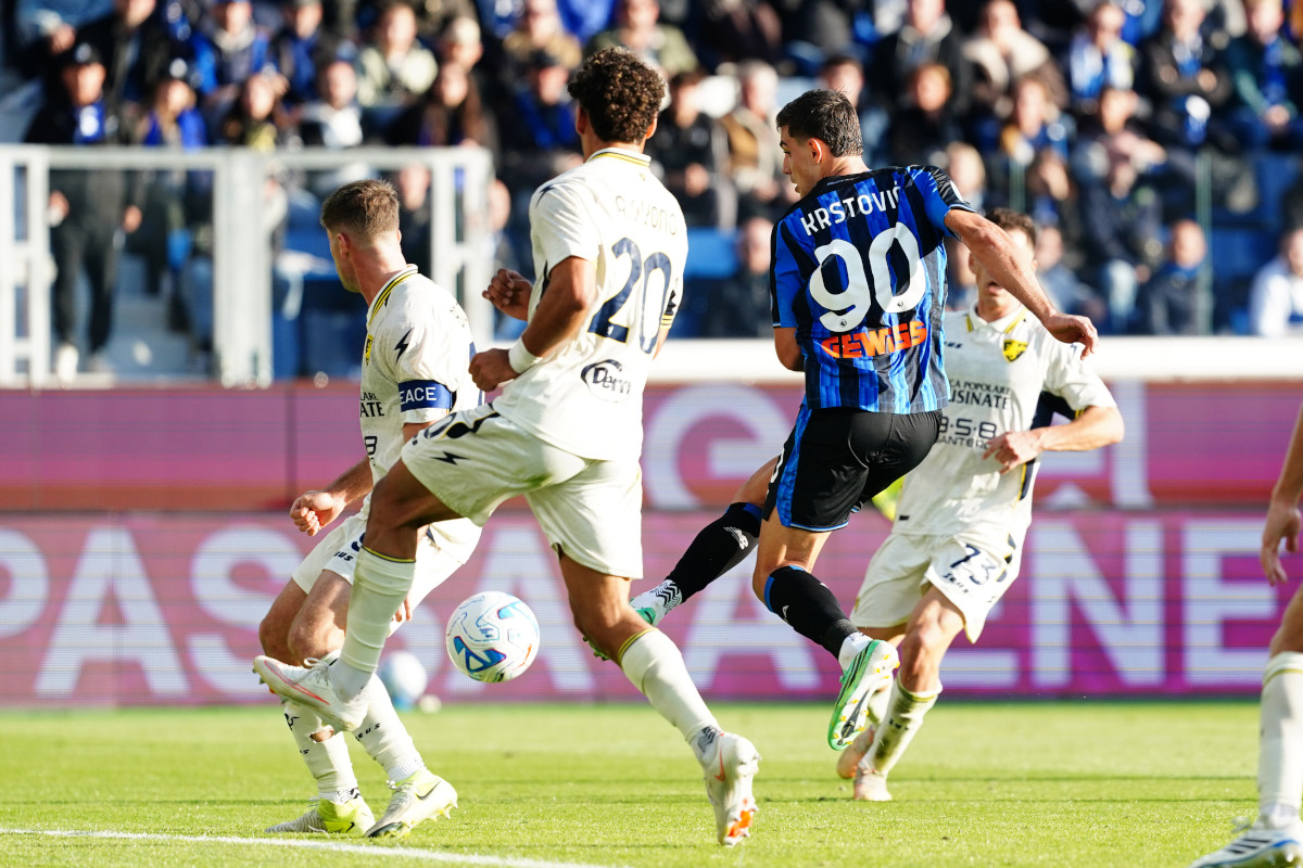 BERGAMO, ITALY - OCTOBER 25: Nikola Krstovic of Atalanta BC scores his second goal during the Serie A match between Atalanta BC and Frosinone Calcio at Stadio Atleti Azzurri d'Italia on October 25, 2026 in Bergamo, Italy. (Photo by Pier Marco Tacca/Getty Images)