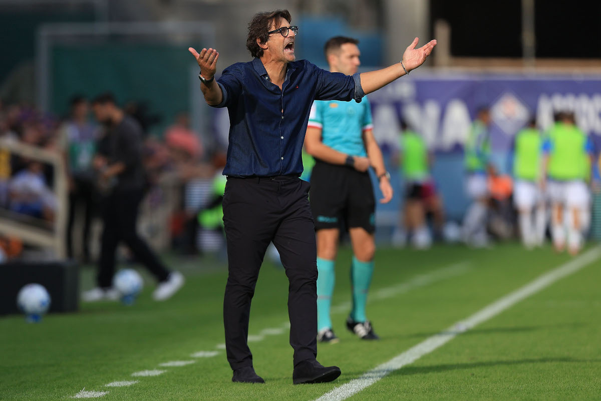 FLORENÇA, ITÁLIA - 18 DE OUTUBRO: O técnico Paolo Vanoli, técnico da ACF Fiorentina, reage durante a partida da Série A entre ACF Fiorentina e Como 1907 no Stadio Artemio Franchi em 18 de outubro de 2026 em Florença, Itália. (Foto de Gabriel Maltindi/Getty Images)